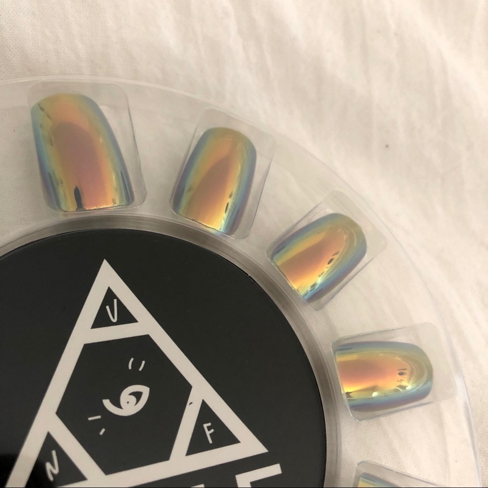 New UNIF Chroma Holographic Chrome Pearly Grey Press On Nails Mani Set One Size - Picture 3 of 3